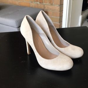Jessica Simpson Grey Pumps
